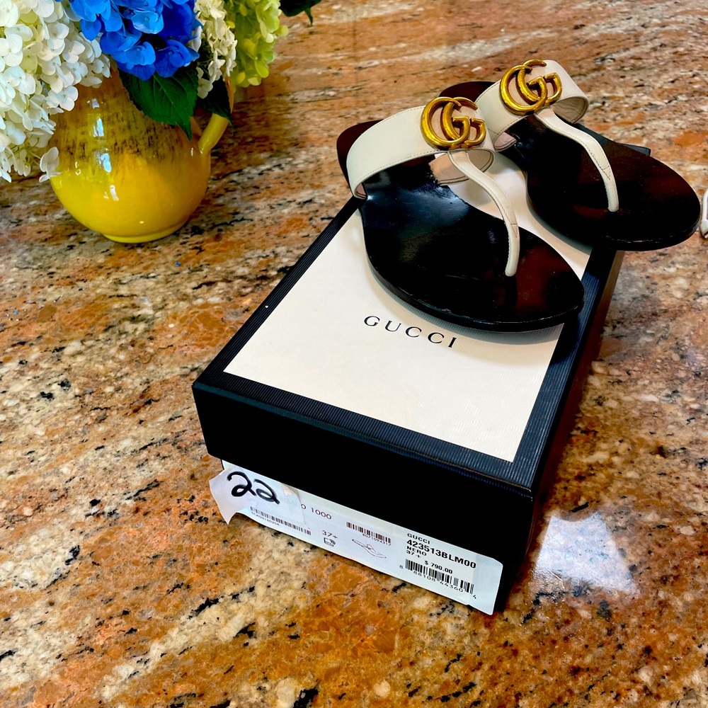Gucci Leather thong sandal